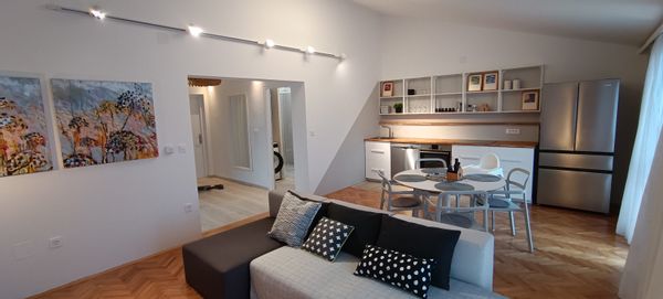 Bright spacious and modern apartment with a playroom for kids, large balcony and free parking