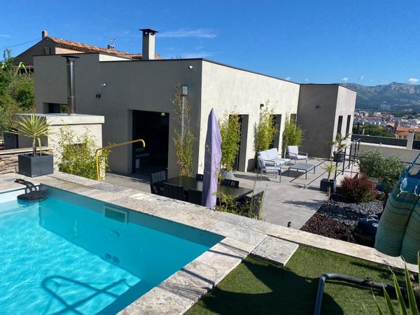 Maison moderne tout confort vue mer et four à pizzas