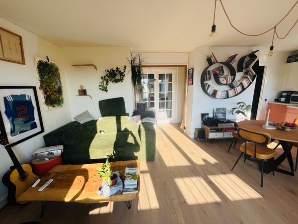 Cute & bright flat by the canal