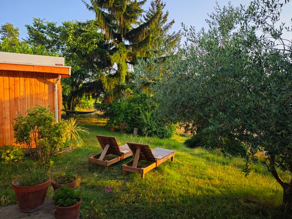 Petite maison à l'intérieur charmant lovée dans un écrin de verdure