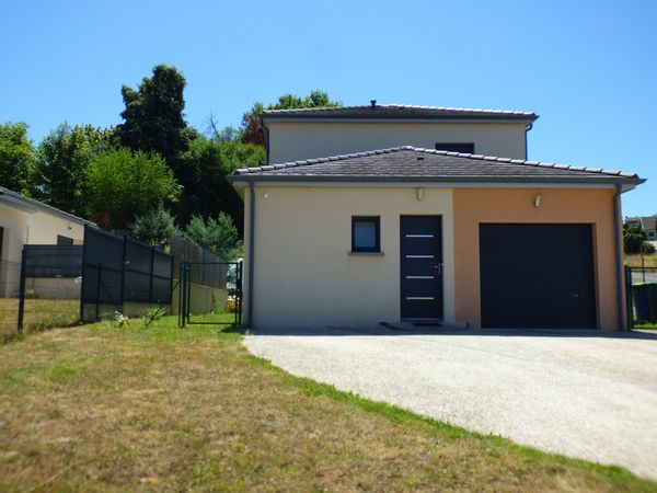 Maison de ville dans lotissement récent.