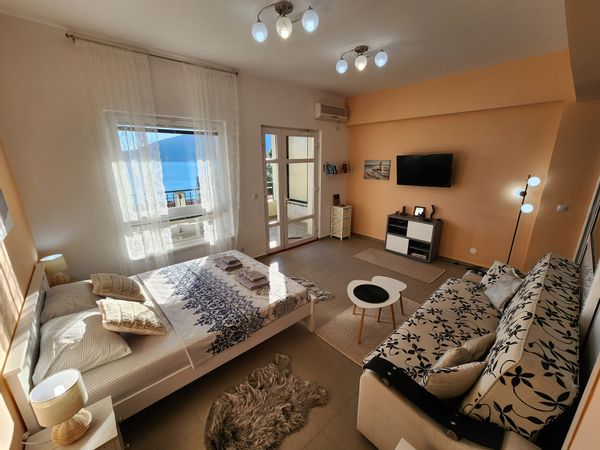 Beachside Studio with Sea View