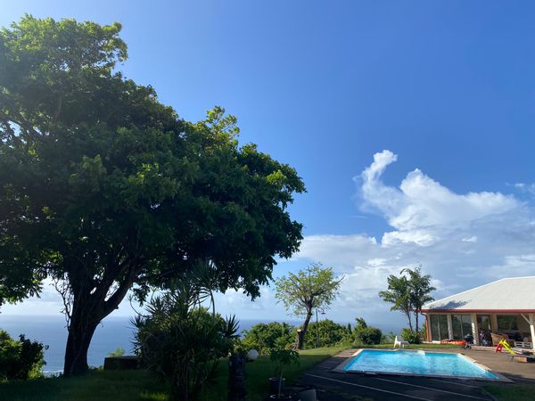 Villa Bellevue, surplombant la mer et la plage des surfeurs