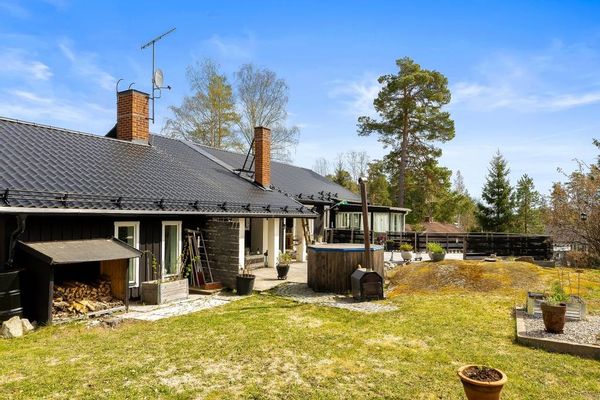 Big family home in the Swedish countryside with private sauna