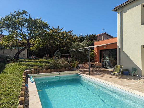 Maison proche de Lyon au calme avec piscine