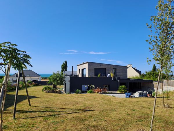 Maison moderne bord de mer