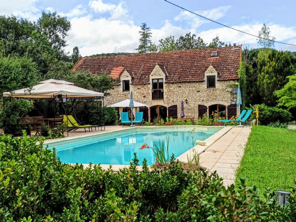 Grande maison en Dordogne avec Piscine, entre Sarlat & Rocamadour