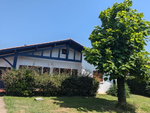 Bienvenue dans notre charmante maison au bord de l’océan, nichée entre forêt et plages landaises !