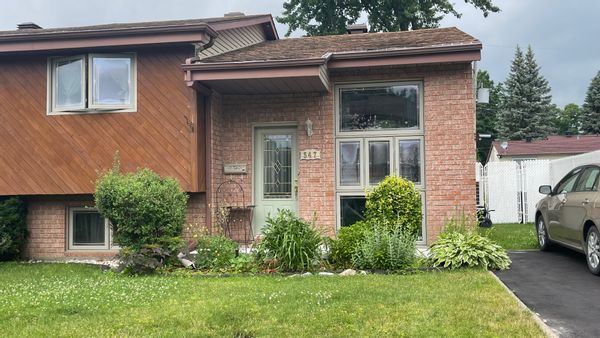 La chambre privée de Sylvie (Laval), est idéale pour explorer Montréal et les Laurentides!