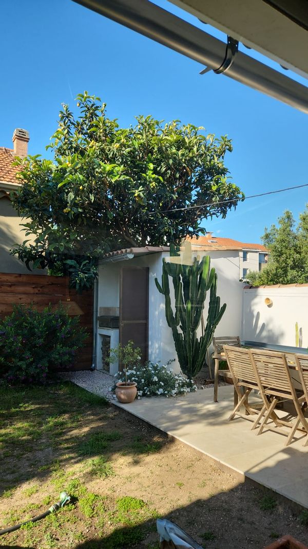Charmante maison avec jardin à 2 pas des calanques et proche centre ville