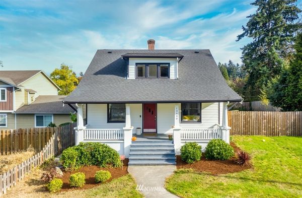 Charming Craftsman in South Seattle/North Tukwila — Family-Ready, Updated, and Minutes to Downtown