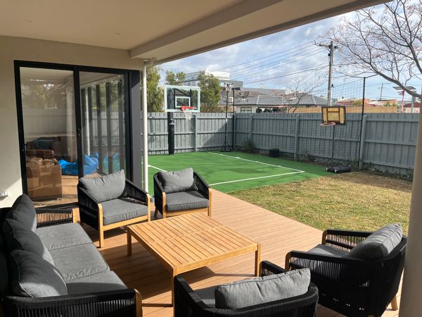 Entertainer home. 5br, 3bath, 1/2 Basketball Court. 25 min from city, 15 from beach, 10 min shops