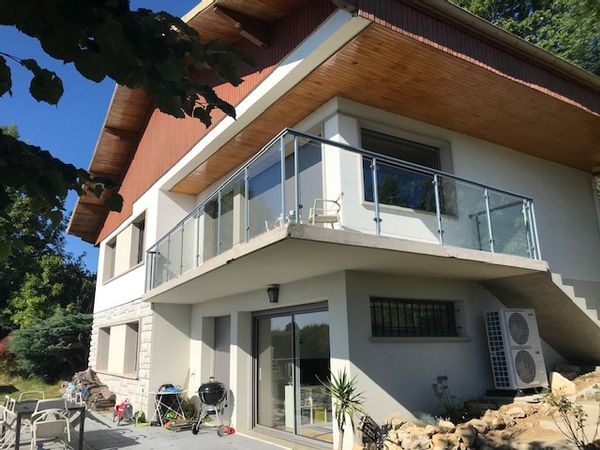 Maison entre lac et montagne