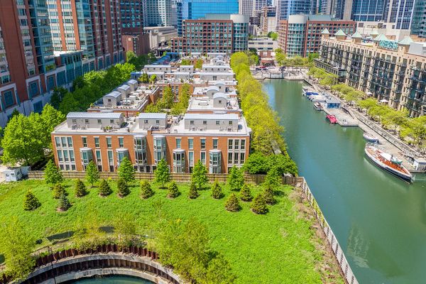 Maison de ville familiale, 4 chambres, avec superbe terrasse sur le toit au cœur de Chicago !