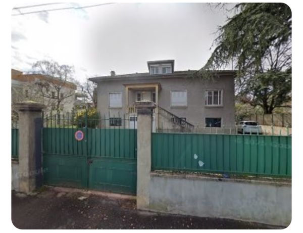 Grande maison avec jardin: idéal pour se détendre et proche des commerces et de la ville de Lyon