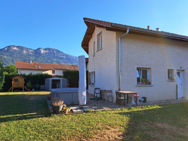 Maison familiale avec jacuzzi au cœur de la Haute-Savoie