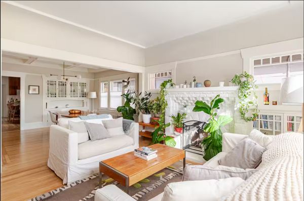 Comfortable and bright Rockridge home with hot tub