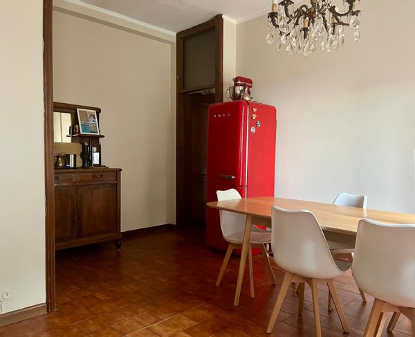 Spacious Vintage Flat in Como Camerlata– Great Access to the lake, Milan & Alps – w/ Parking & Train
