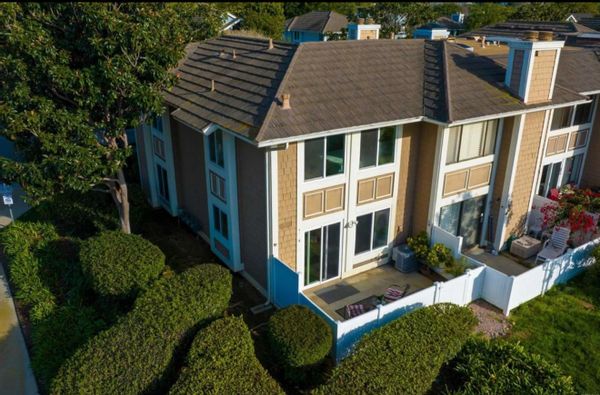 Modern Ocean View Townhome Near Legoland, Flower Fields, Walk to the Beach, and More!