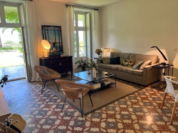 Dans résidence historique au cœur d’un parc aux essences méditerranéennes, appartement T 2