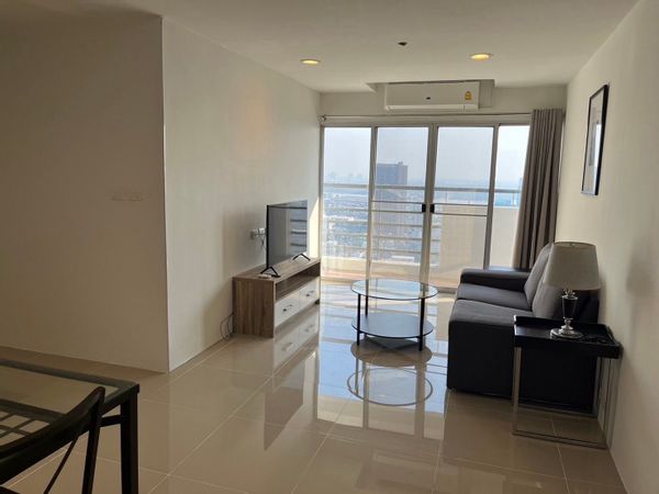 L’appartement de Leonie, Mehdi et Naïl