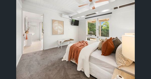 Coastal Getaway, modern family home, secluded quiet area, walk to beach and village.