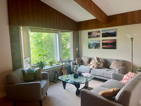 Beautiful open concept 2-bedroom in the heart of Nelson.