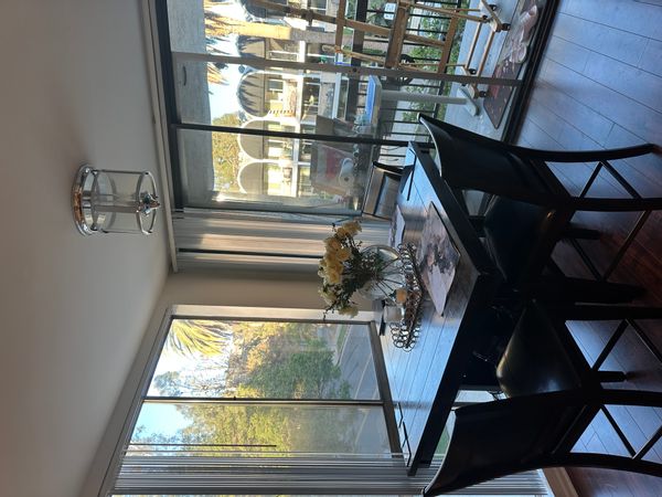 Serene Brentwood apartment filled with art and light. Walk to shops, nature, and beach vibes.