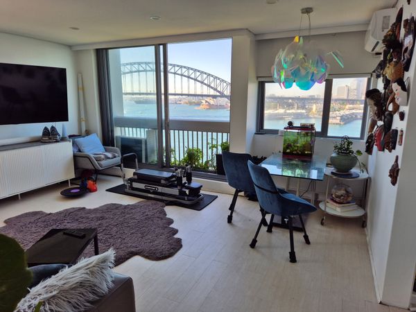 Wake up to the harbour bridge and Opera house in a lovely exclusive apartment