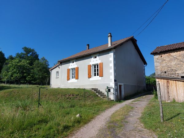 Maison au calme dans le Périgord vert sur un terrain de 1 hectare.