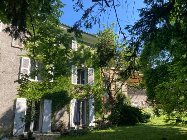 Lovely house near the mountains and Grenoble, with pool and 3 cats