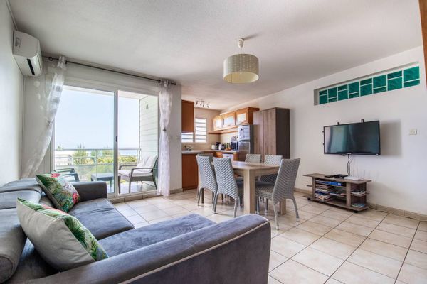F4 duplex vue mer plage des roches noires