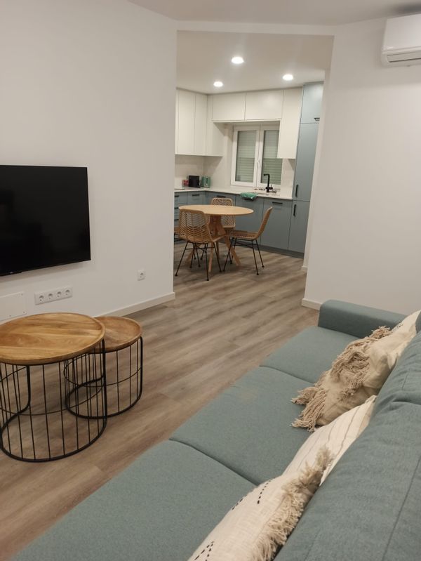 2-bedroom apartment, 1 min from the beach