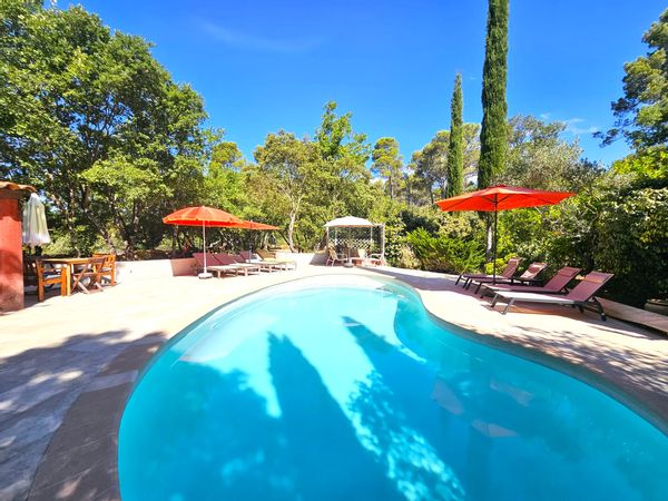Maison au cœur de la forêt provençale proche des gorges du verdon et du lac Sainte Croix