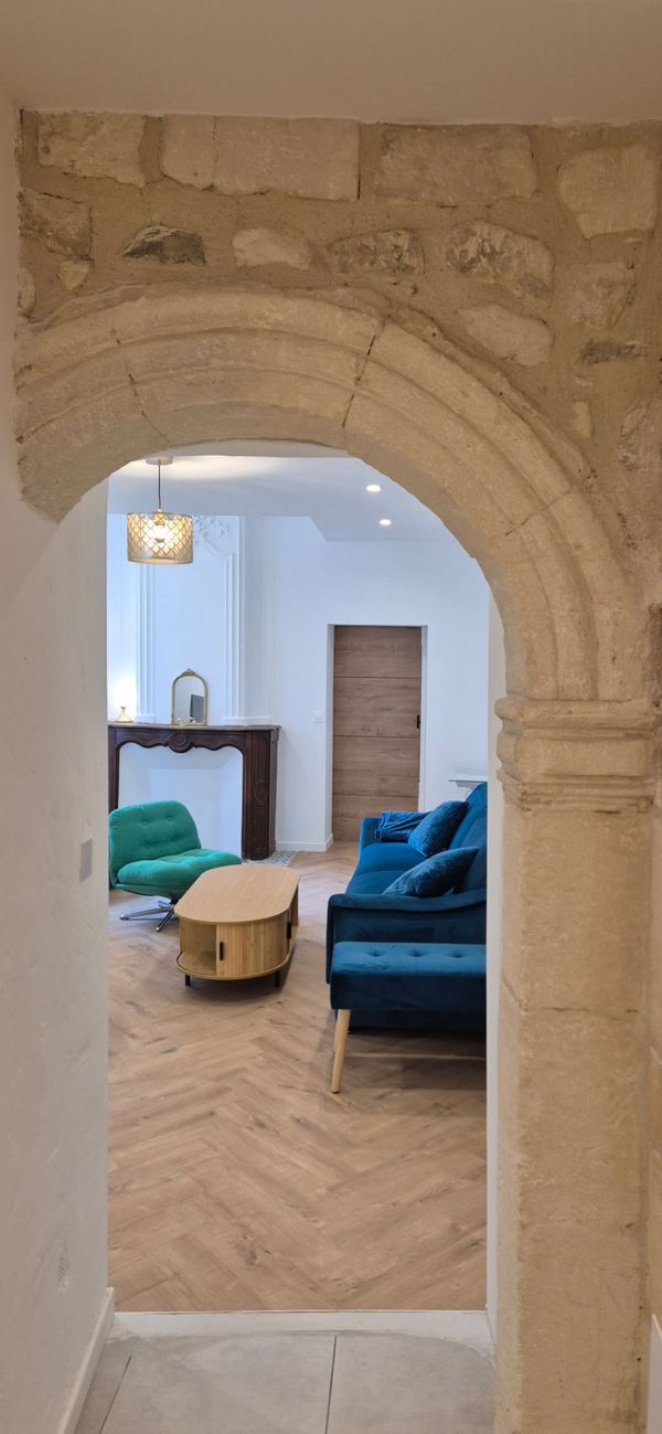 Appartement rénové dans le centre historique d'Arles. In the historic center of Arles