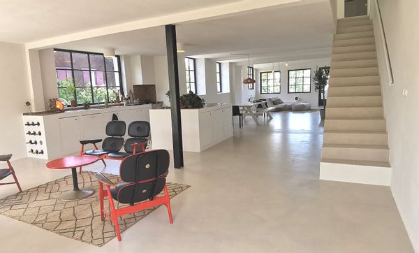 Maison entre lac et montagne