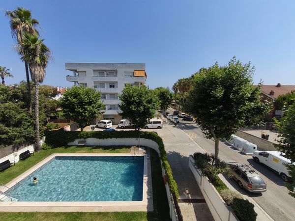 Casa de Elena: Piso de 3 dormitorios con piscina comunitaria y delante de la playa