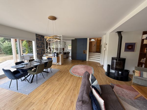 Grande maison familiale climatisée, avec piscine, au coeur des Alpes.