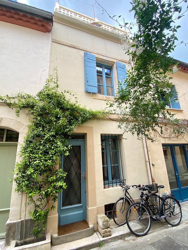 Maison de charme en plein coeur d'Arles avec toit terrasse