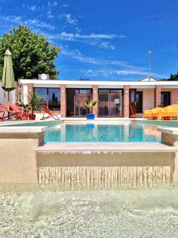 Villa tout confort, haut de gamme en Vendée. Proche des plages, piscine, jacuzzi,7 chambres!