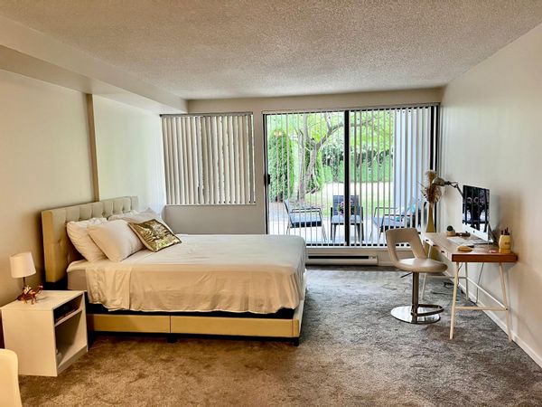 Modern Studio in Vibrant False Creek