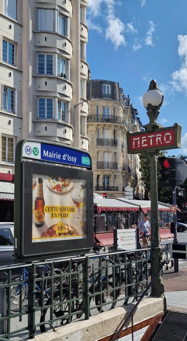 Issy comme à Paris, métro à 100m, all U need, pied-à-terre 35m2 idéal semaine/mois 2 pers.