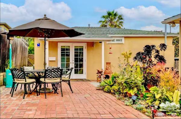 San Diego coastal 1 bedroom house w air conditioning, large patio, over 100 5 star reviews on Airbnb