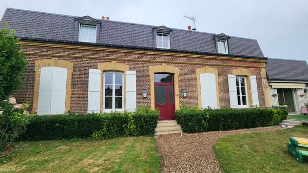 Chambre privée dans notre maison en plein cœur de Charleville Mézières