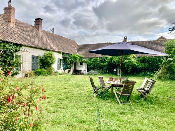 Charmante longère normande avec beau jardin et potager bio- 1h de la Tour Eiffel et 25min de Giverny