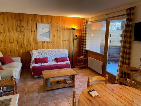 Appartement ensoleillé situé en haut de la station de Vars à 5 mn des pistes de ski