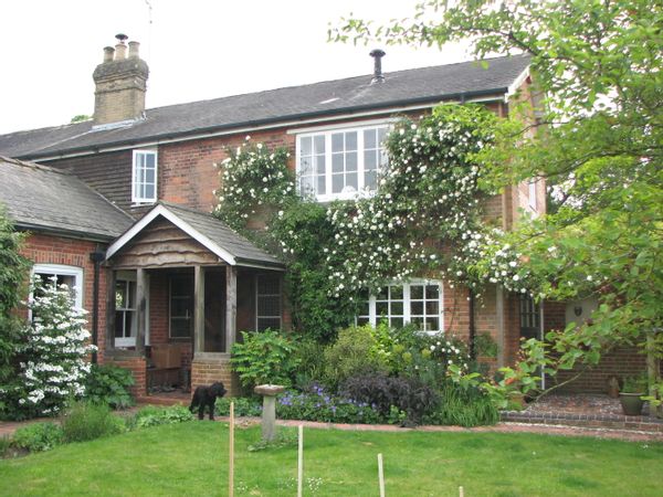 Character country house with five bedrooms and large garden