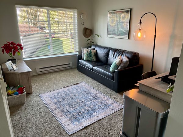 Charming 3-Bedroom Apartment in Beautiful West Linn