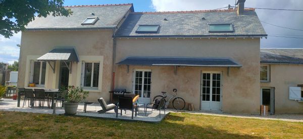Maison de caractère au calme mais proche du centre ville dans la vallée de La Loire.