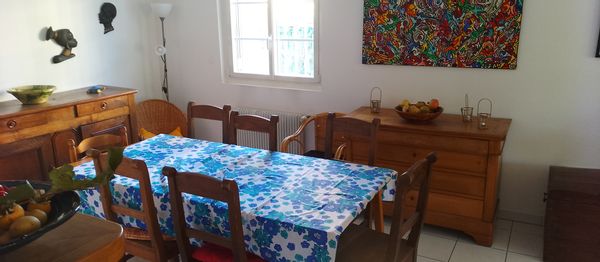 Maison élégante avec grand jardin à 15 minutes à pied du centre historique.